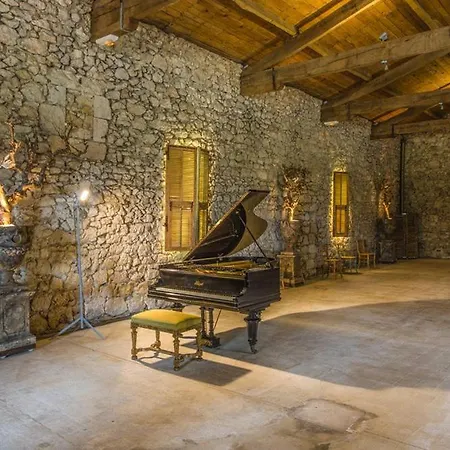 乡村民宿 Chateau Sleeps 50 Pool Wifi *